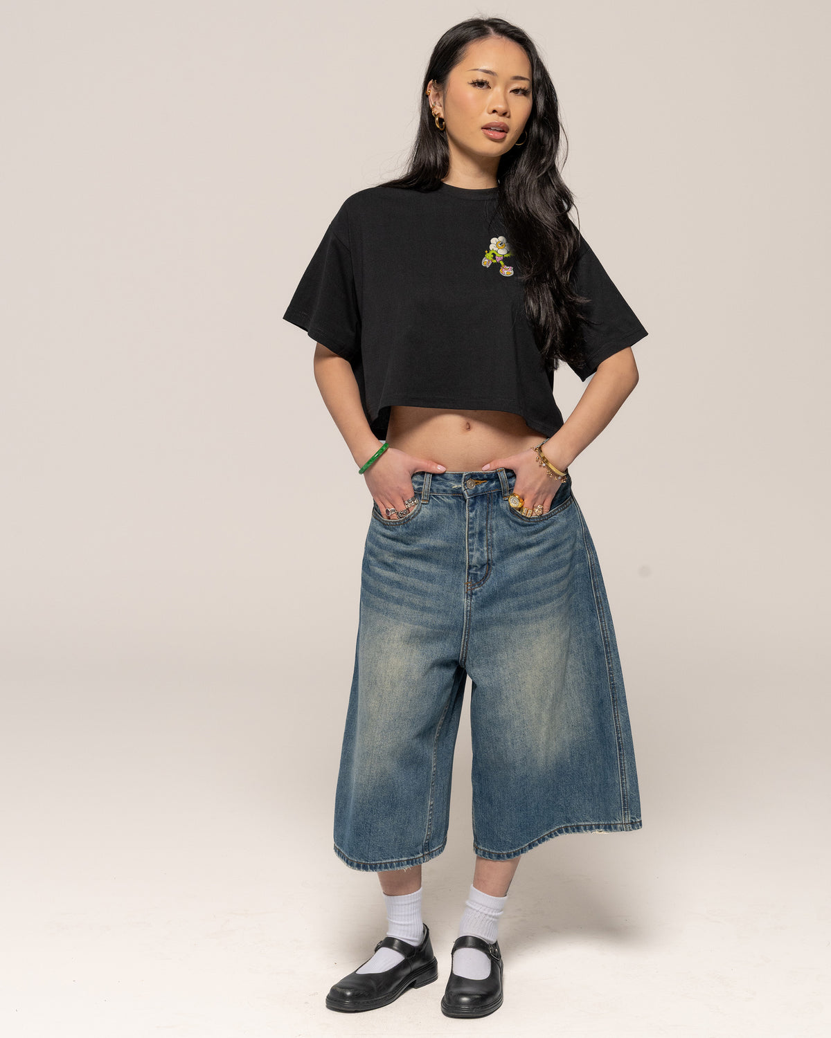 Among the Daisies Crop Tee