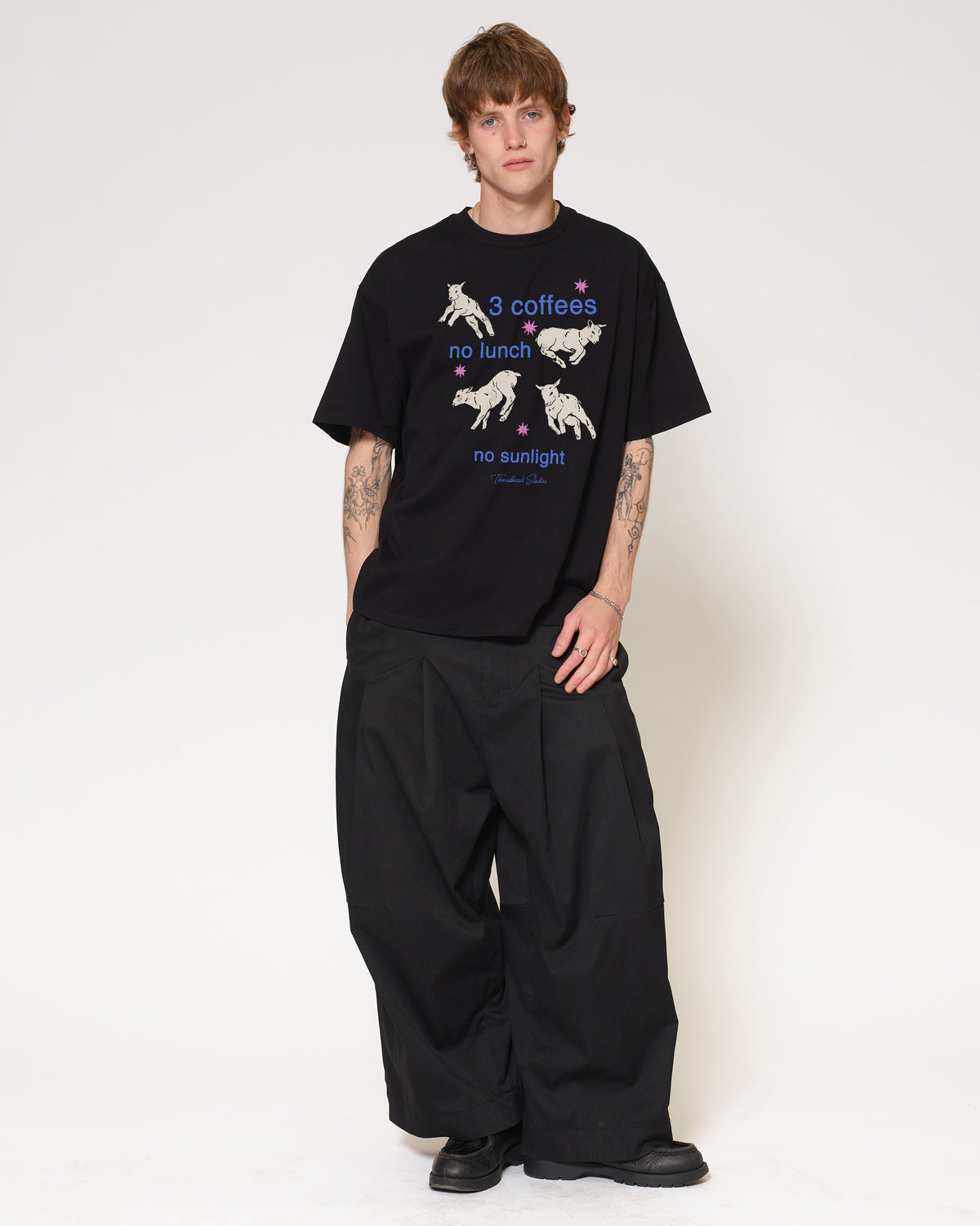 3 coffees Black Oversized Tee