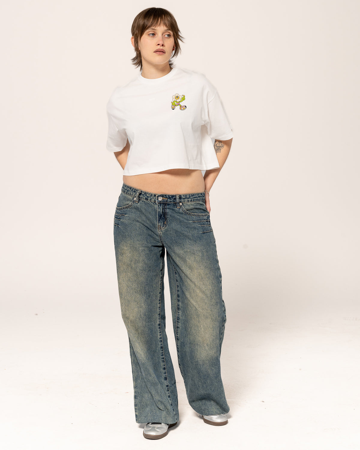 Among the Daisies Crop Tee