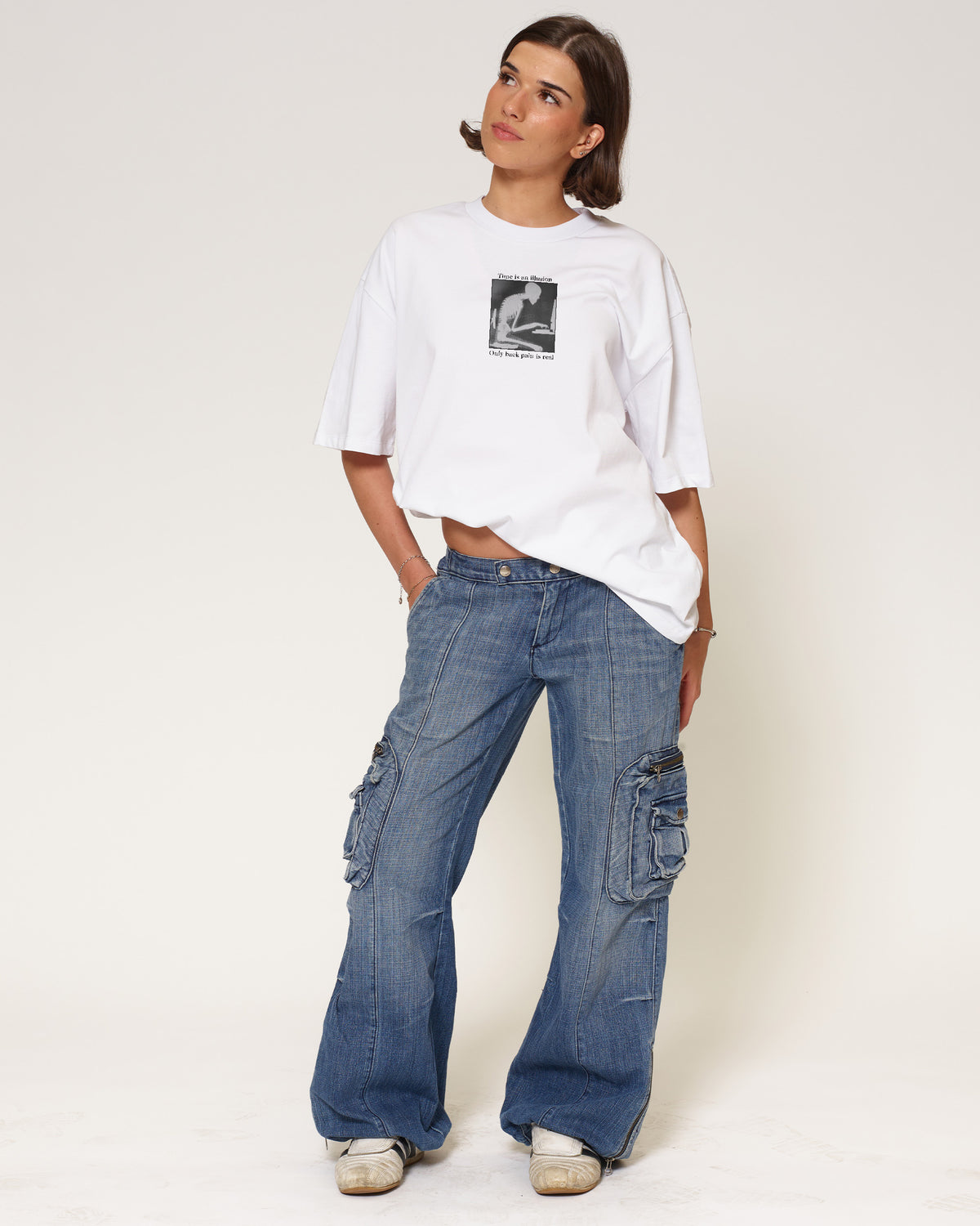 Time is an illusion White Oversized Tee